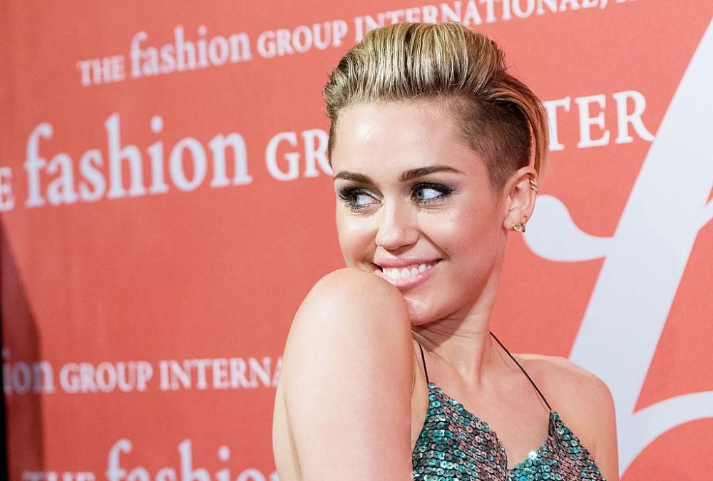 1495011443663jpg--miley_cyrus_