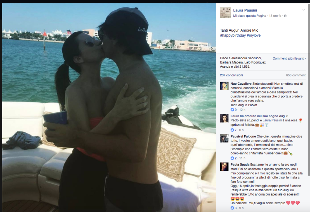 Laura Pausini bacia il suo compagno Paolo per il suo compleanno: la foto su Facebook