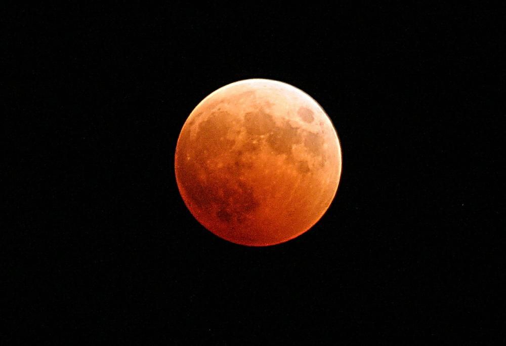 Tutti pronti per l’eclissi lunare più lunga del secolo?