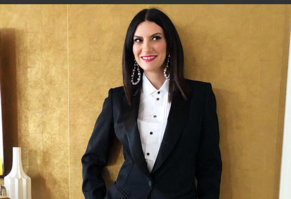 Laura Pausini: esce il 6 aprile il singolo Frasi a metà