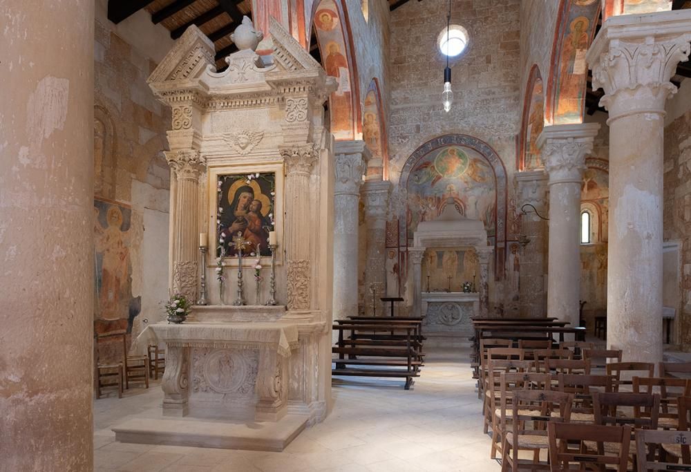 Chiesa di Santa Maria di Cerrate: l’altare barocco della Vergine