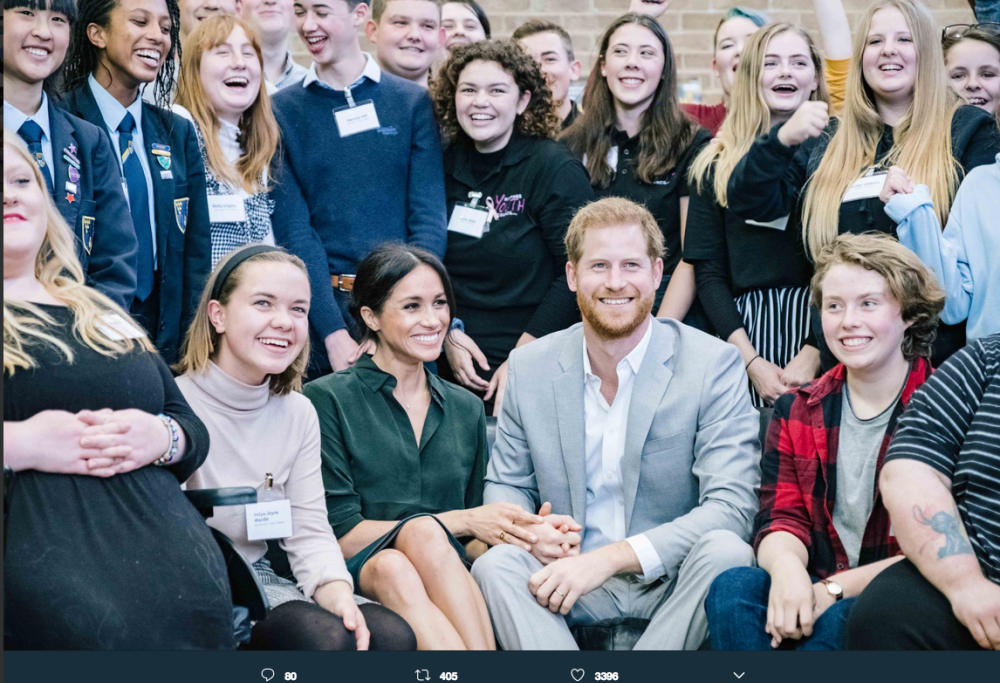 Meghan ed Harry visitano il Sussex: e l’entusiasmo è totale