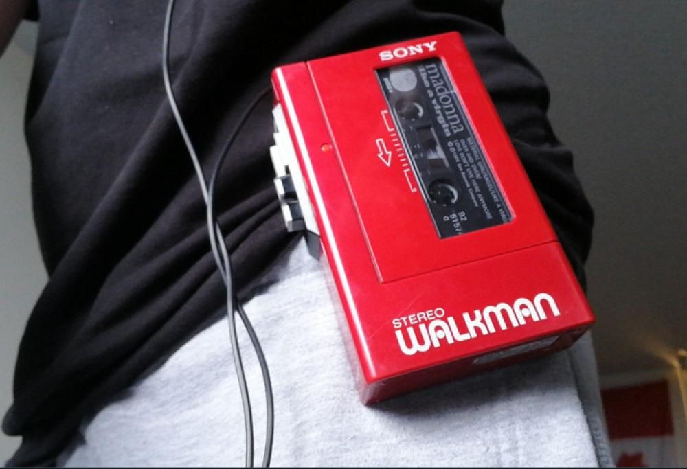 Il 1 luglio 1979 veniva venduto il primo walkman. Ecco 5 curiosità di un oggetto divenuto leggenda