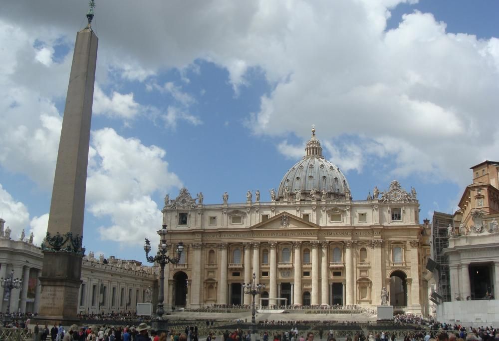 La Basilica di San Pietro: un gioiello cui hanno lavorato artisti come Michelangelo, Bernini, Bramante e Raffaello