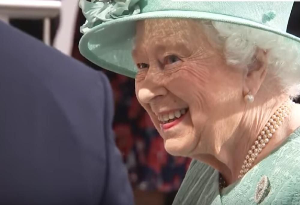 E… se la Regina Elisabetta andasse in quarantena? Ecco cosa succederebbe!