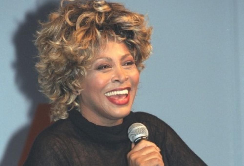 Tina Turner ringrazia i fan per gli auguri di compleanno. E il suo messaggio è un inno positivo alla vita!