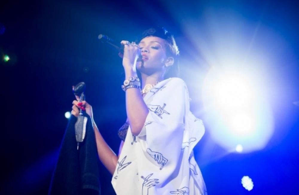 164jpe--rihanna