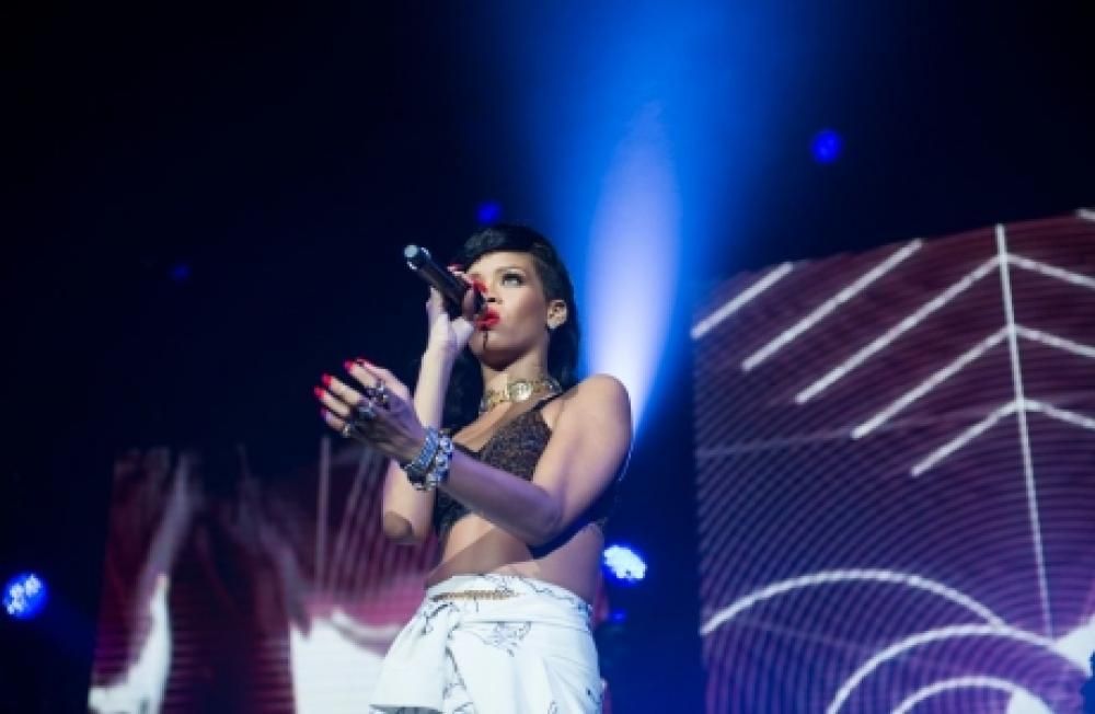 174jpe--rihanna