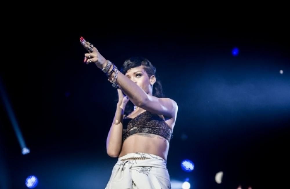 185jpe--rihanna