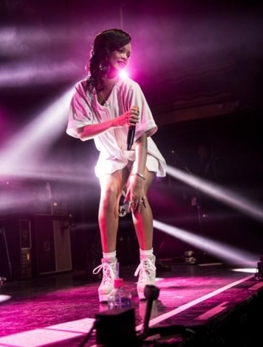 186jpe--rihanna