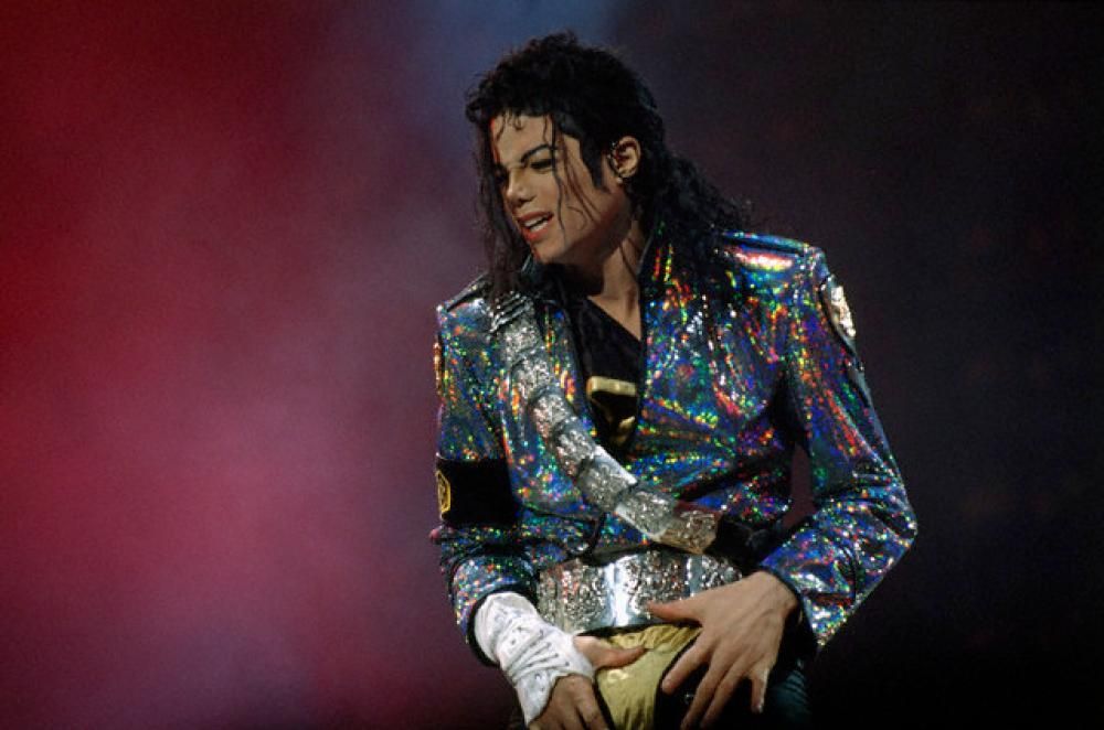 1992-bisjpg--michael_jackson
