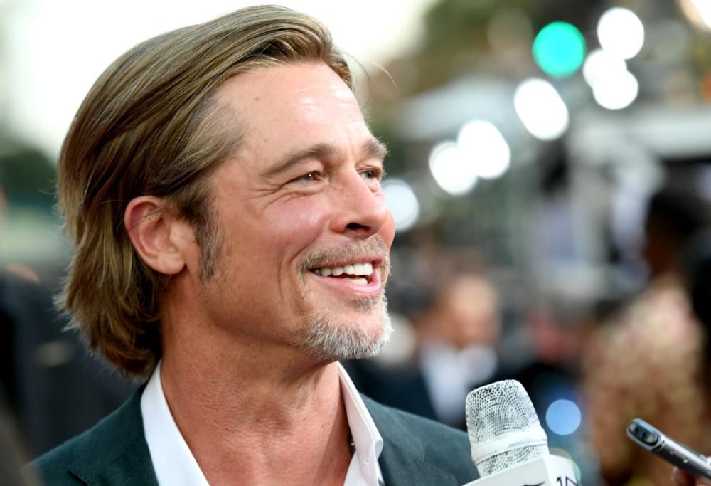Brad Pitt, Cindy Crawford, Rami Malek… ecco come le celebrità hanno speso il loro primo stipendio