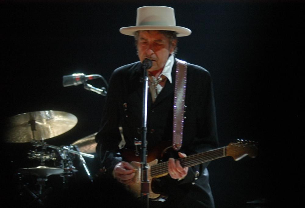 2 agosto: Robert Allen Zimmerman diviene legalmente Bob Dylan