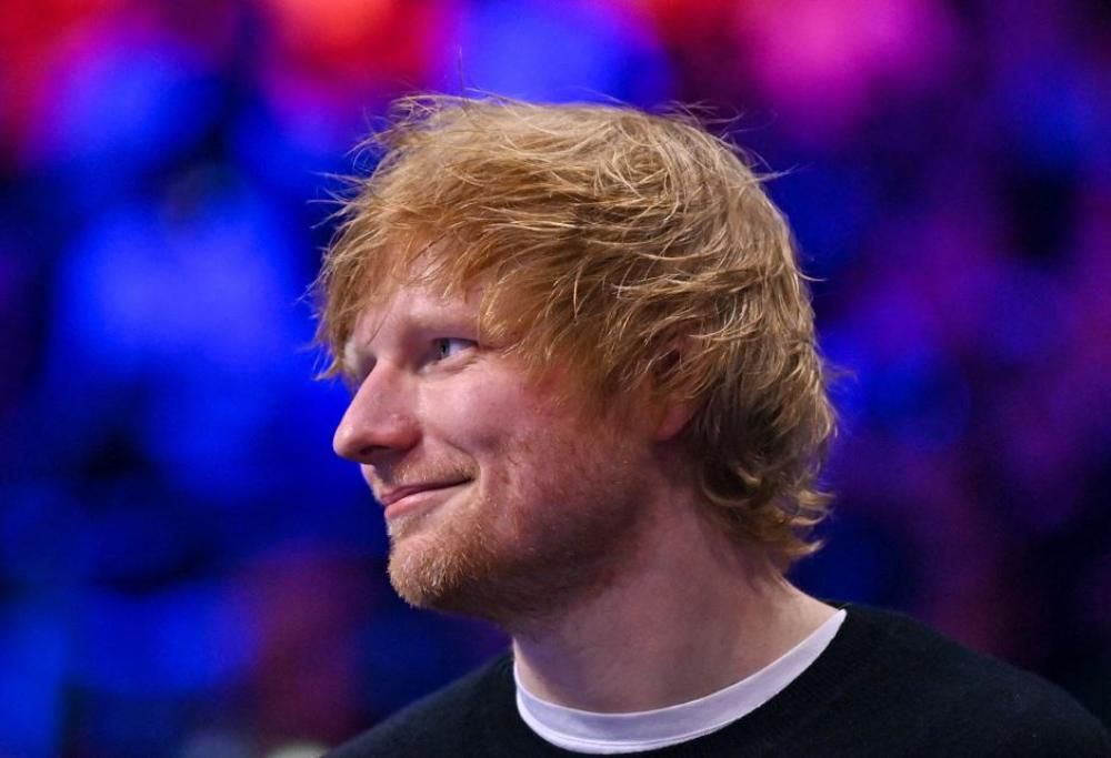 Ed Sheeran suona per i bambini ricoverati in ospedale