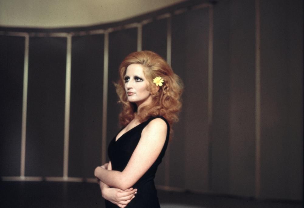 Mina canta in giapponese. Il bellissimo video