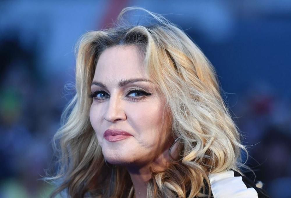 Madonna presenta la prima canzone della figlia Estere. Il video