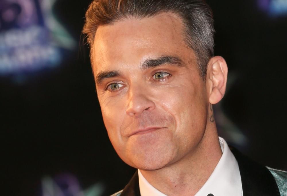 3 marzo 2000: Robbie Williams si aggiudica un Brit Award