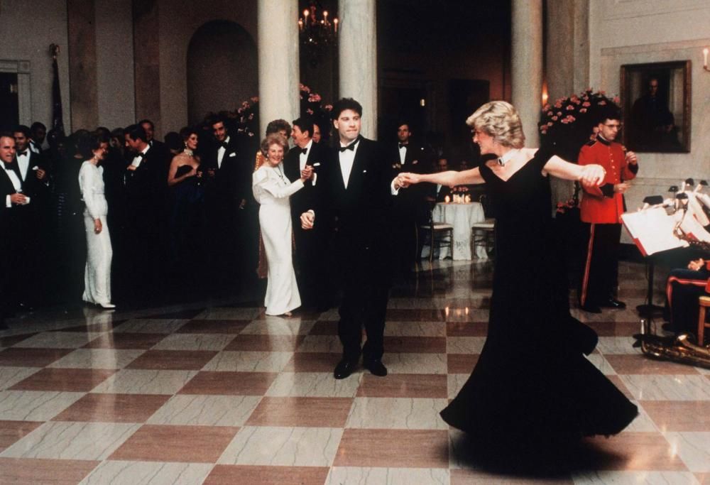 John Travolta ricorda il suo ballo con Lady Diana. E si commuove
