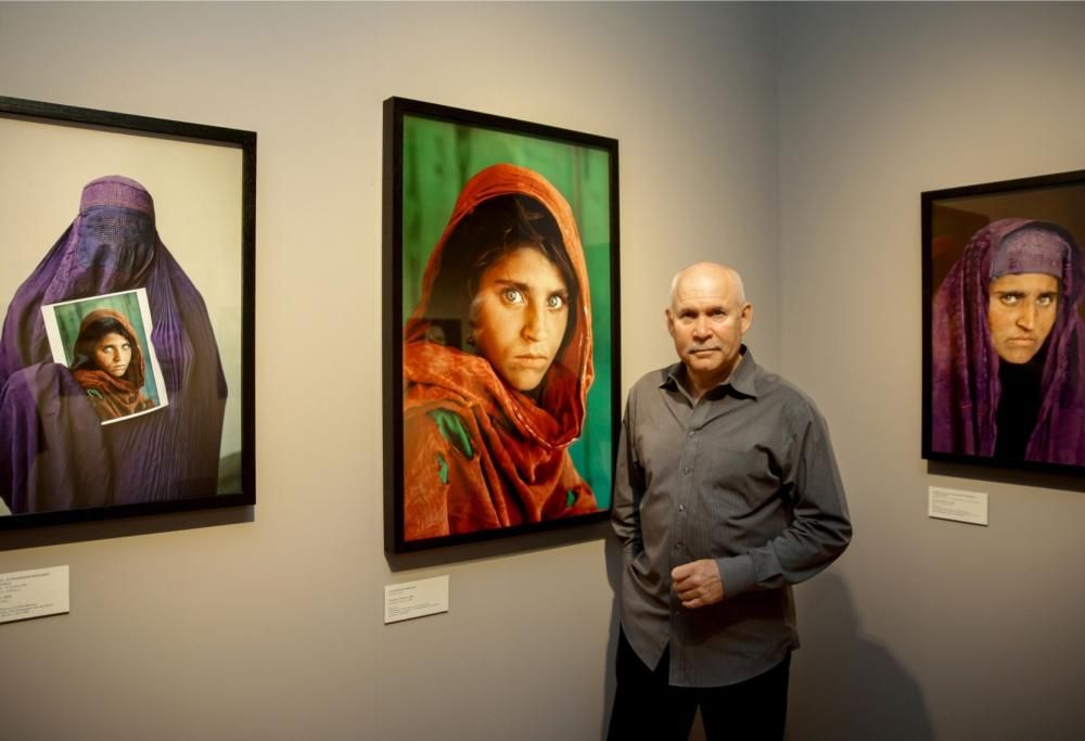 E’ in Italia la donna afghana resa celebre dalla foto di Steve McCurry