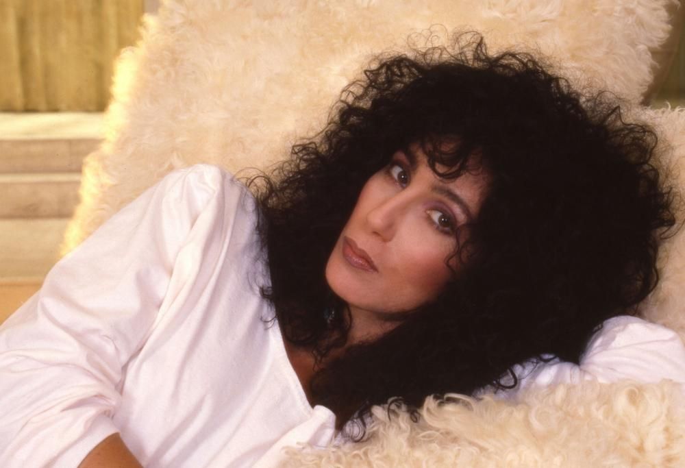 Cher lancia un annuncio ricco di mistero