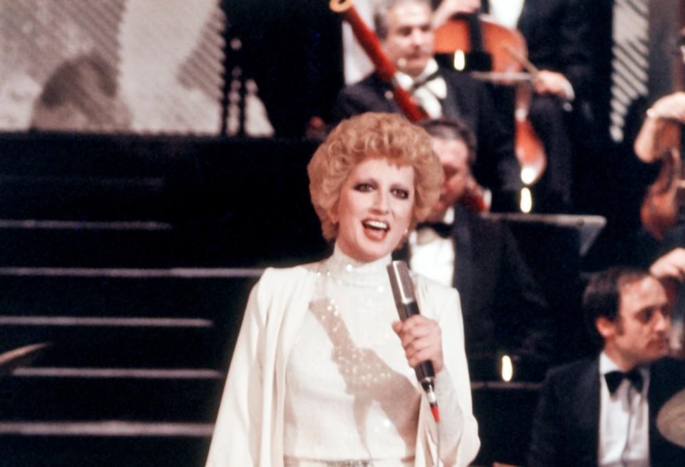 Maggio 1972: Mina conquista il pubblico con Parole Parole