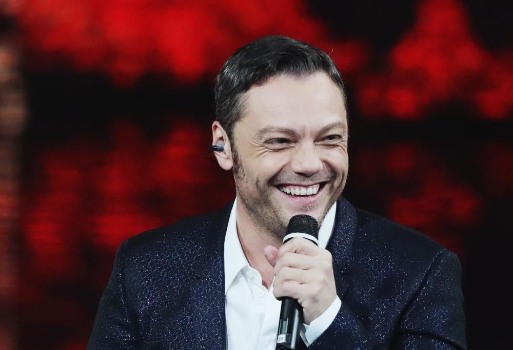 settembre 2001: Tiziano Ferro primo in classifica con Xdono
