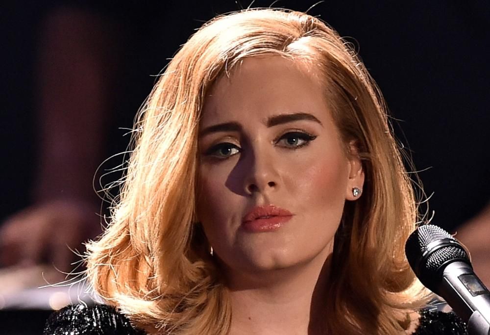 Adele scoppia in lacrime: ecco perché
