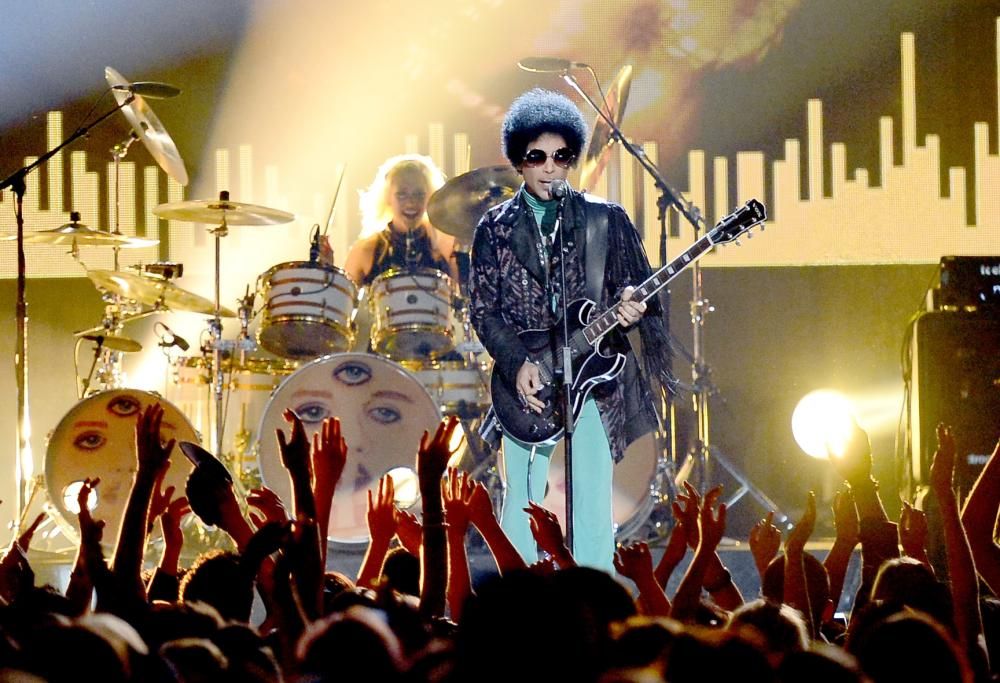 19 novembre 1996: Prince pubblica Emancipation