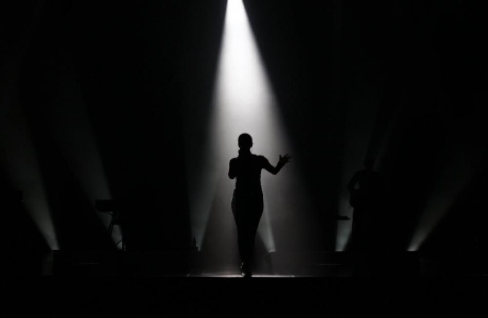 219877_10150159015772882_9994477881_6783744_2141096_ojpg--sade
