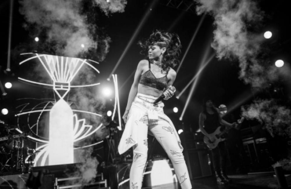234jpe--rihanna