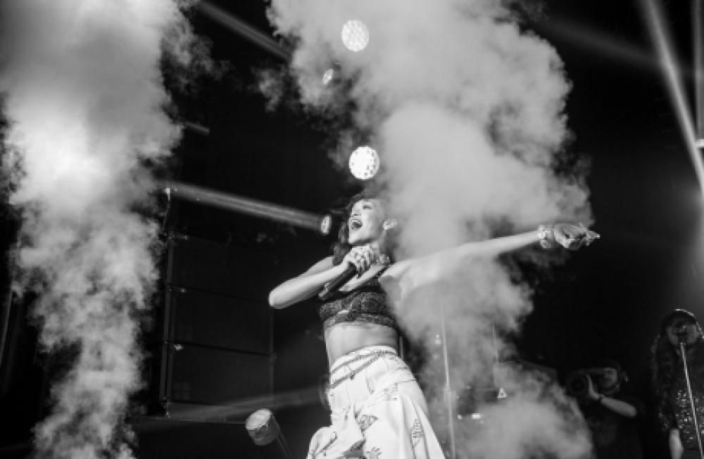 244jpe--rihanna