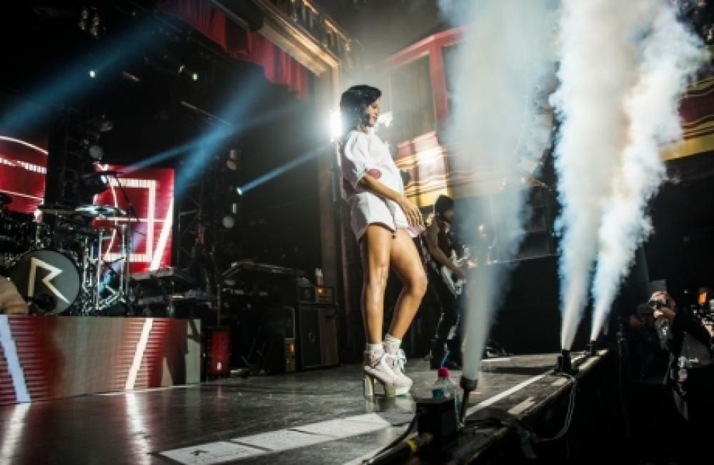 255jpe--rihanna