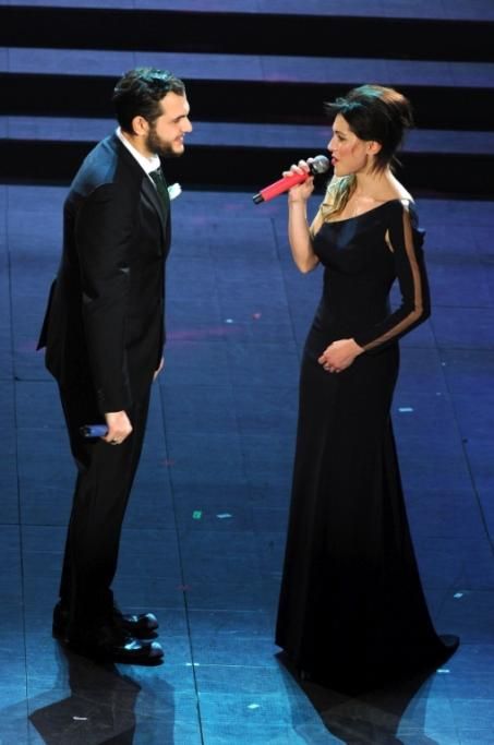 3-Renzo-Rubino-e-Simona-Molinari-duettano-sulle-note-di-Non-arrossire-un-classico-di-Gaber-2jpg--festival_di_sanremo