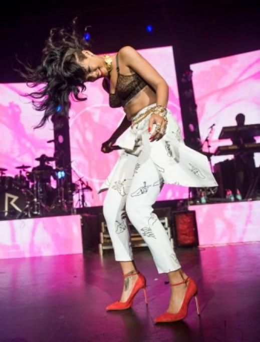 316jpe--rihanna