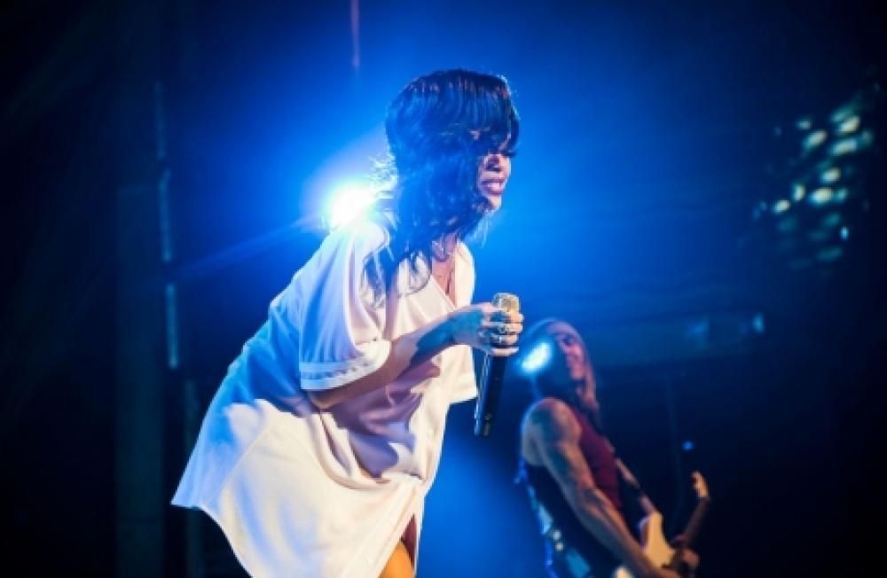 318jpe--rihanna