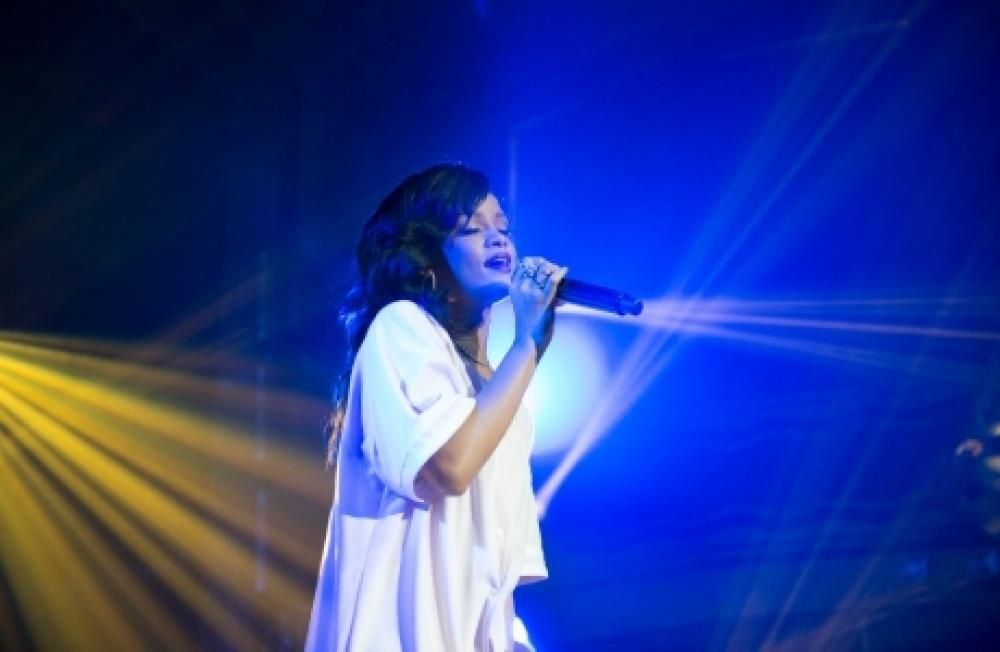 343jpe--rihanna