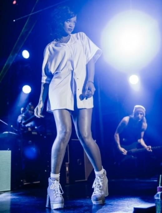 353jpe--rihanna