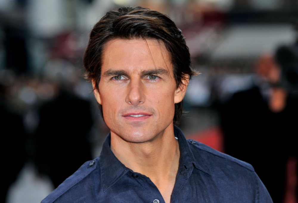 Tom Cruise atterra in Sudafrica alla guida del suo elicottero: il video