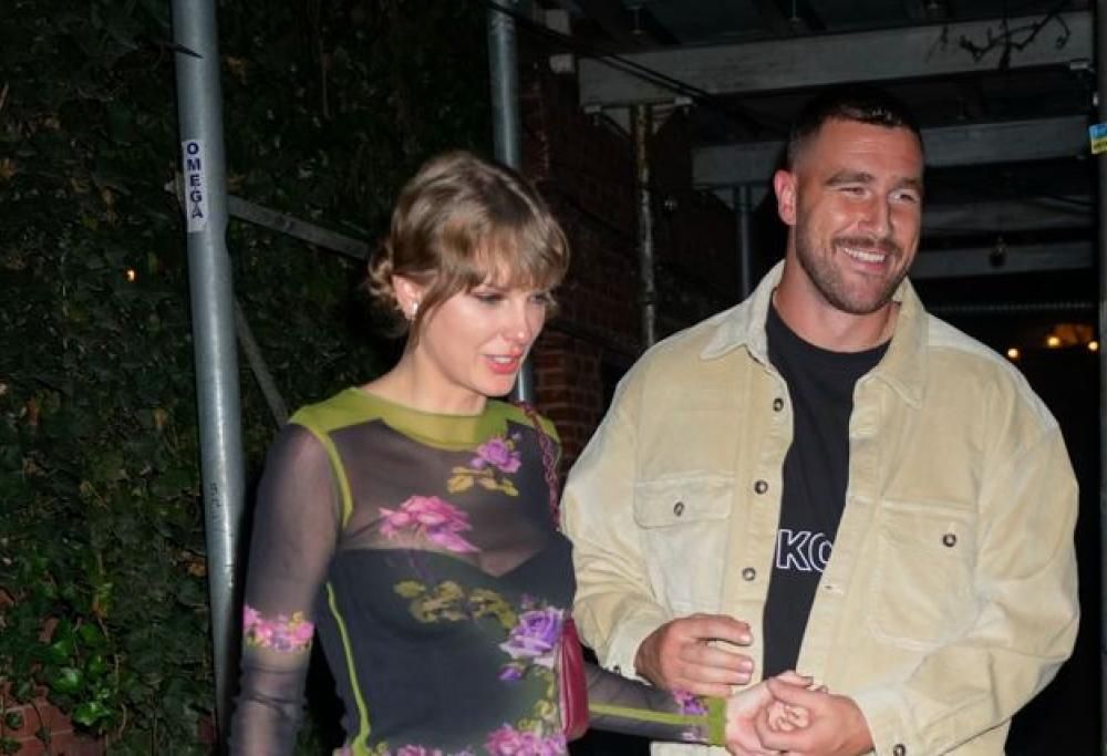 Taylor Swift sul lago di Como con il fidanzato Travis Kelce: le foto