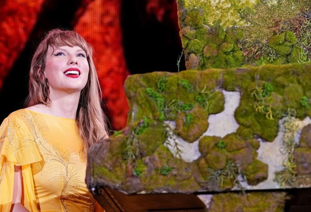 Taylor Swift suona con Randy Newman. Il video