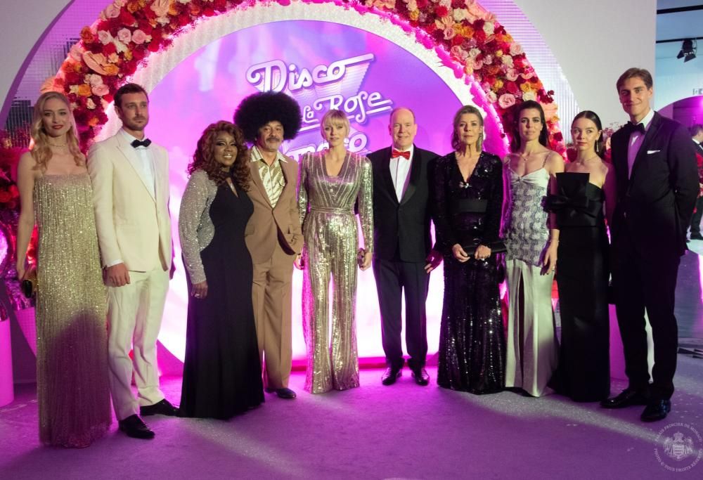 La Principessa Charlene, Beatrice Borromeo e Charlotte Casiraghi splendide al Ballo della Rosa