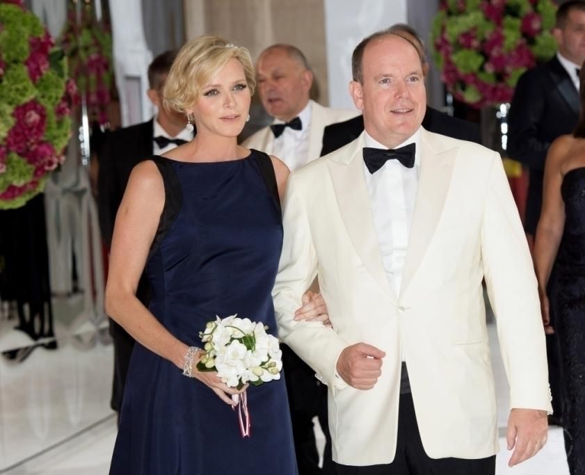 Albert-II_Charlene_HALL2_14jpg--66e_gala_de_la_croix_rouge_monegasque_2014