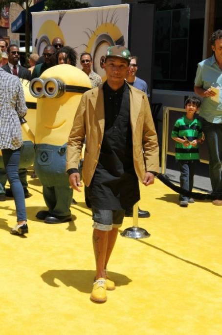 Alla-premiere-di-Cattivissimo-Me-2-colossal-per-il-quale-Pharrell-e-il-premio-Oscar-Hans-Zimmer-hanno-realizzato-la-colonna-sonorajpg--pharrell_williams