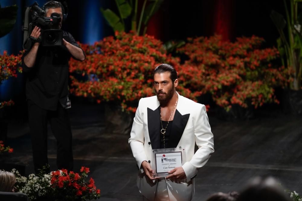 Charity-Award_Can-Yaman_SAV8457_MCFF-SChiappalone-1651480494966jpg--