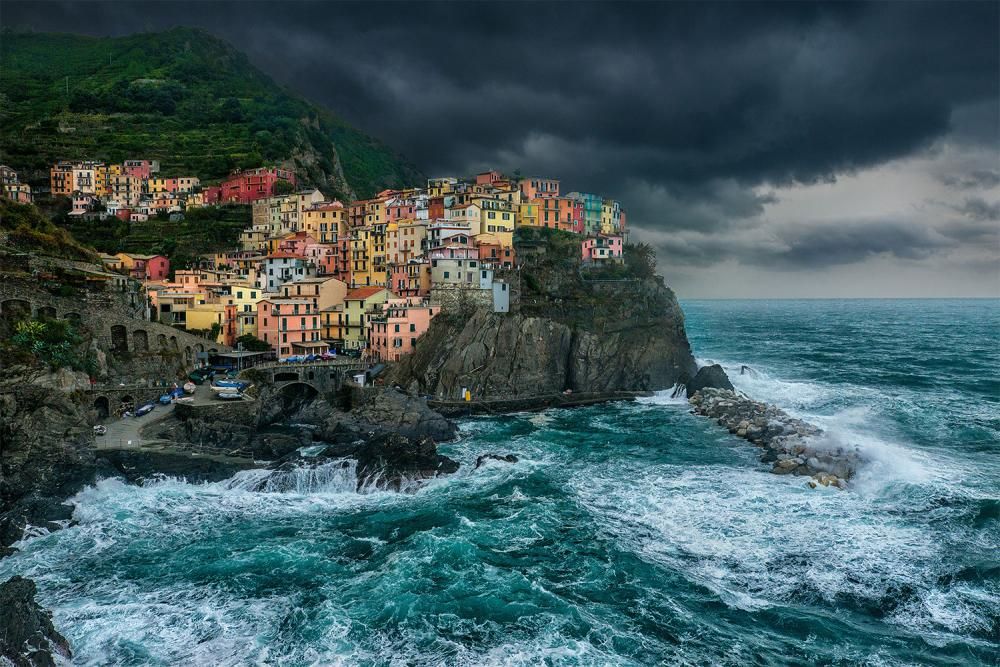 Concorso_Ramoge_2022-Manarola-in-the-storm-02102020-1_Giuseppe_Tomelleri-1675872290205jpeg--