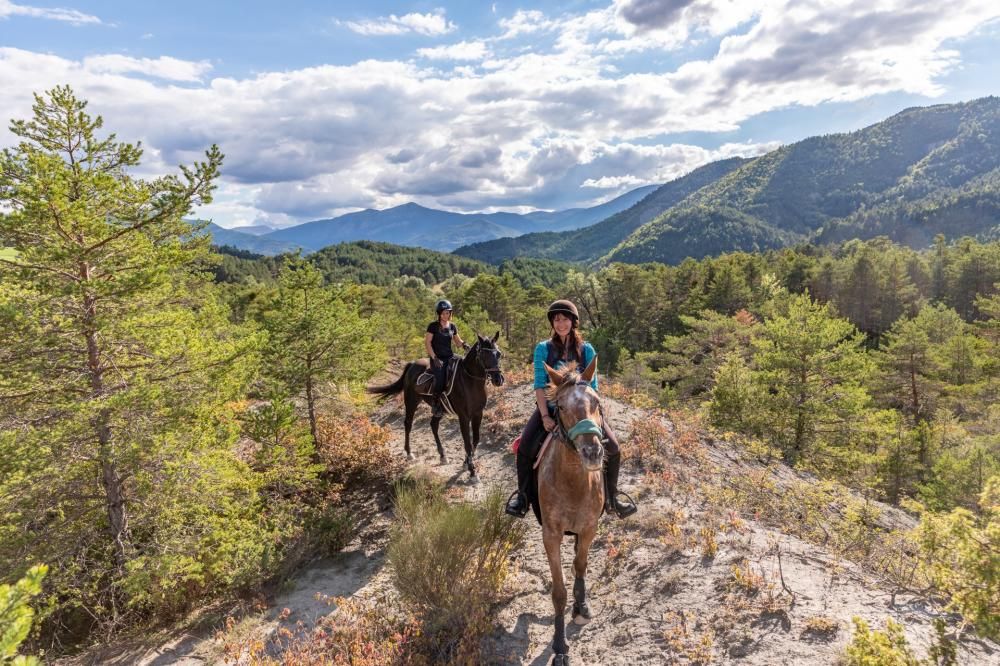 Copia_di_AD04_Itinera_Magica_itinerance_equestre_vallee_de_l_Asse-1711103845441jpg--