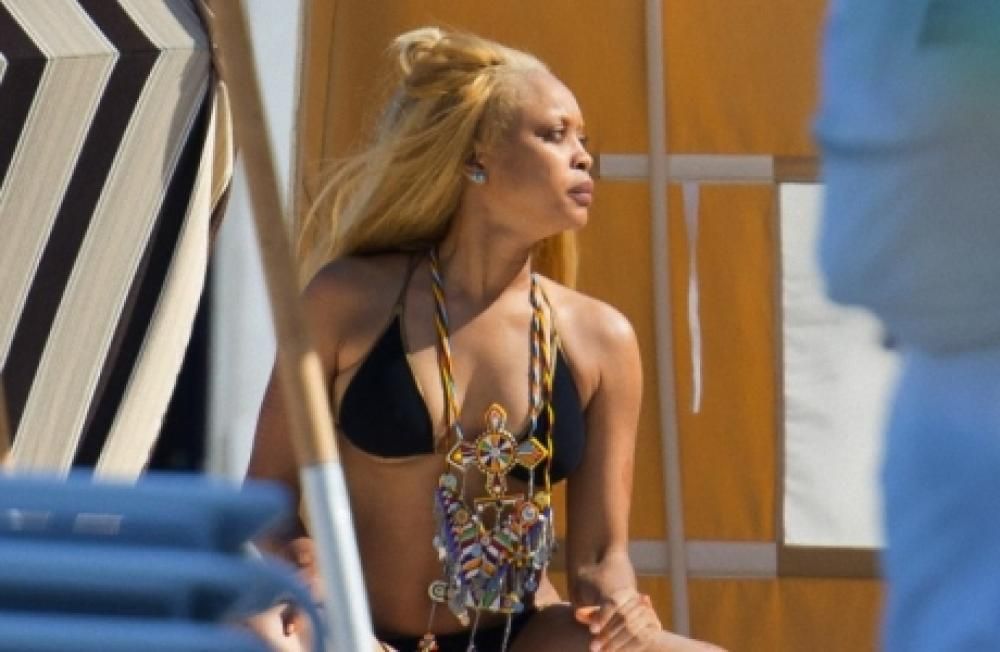 Corbis-42-45925604jpg--erykah_badu_