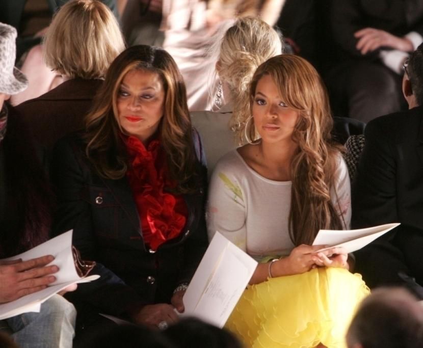 DWF15-1145671jpg--new_york_fashion_week___celebrities_at_2005_shows