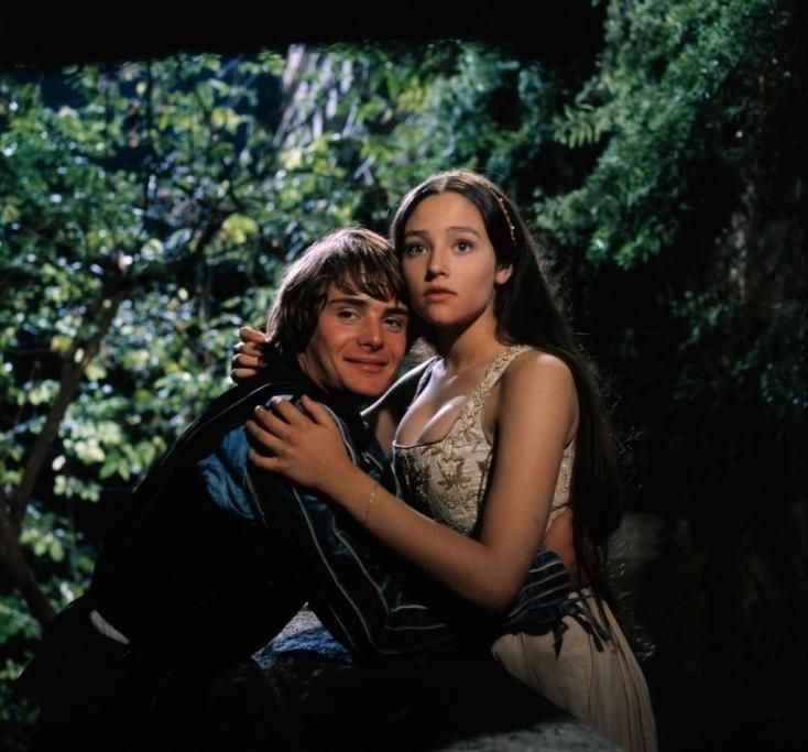 E7732jpg--olivia_hussey_and_leonard_whiting_embracing