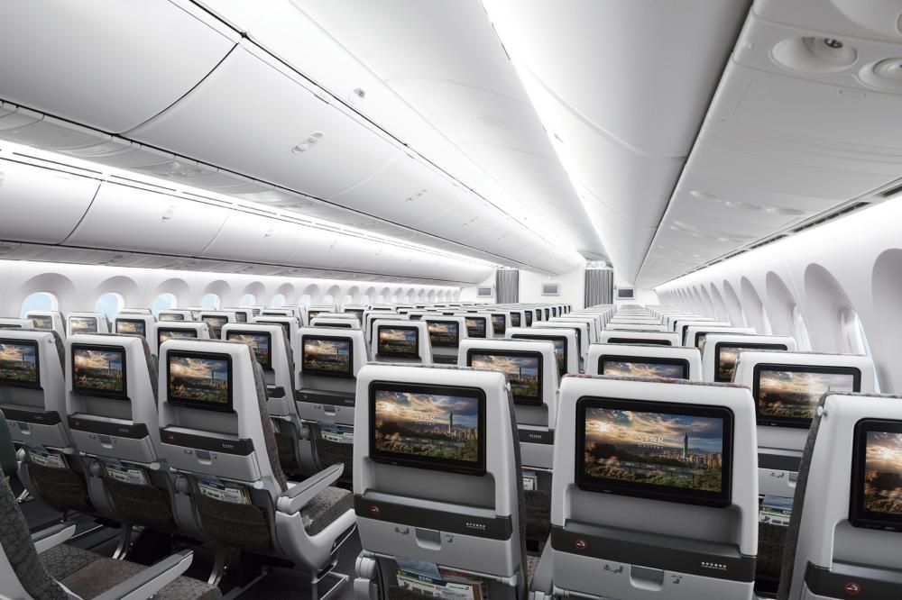 Economy_Class___Panoramica__aereo_vuoto__vista_schermi_intrattenimento__-_---1738316323531jpg--